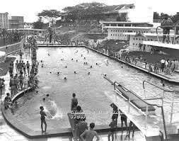 Yan Kit Swimming Pool with the diving platform